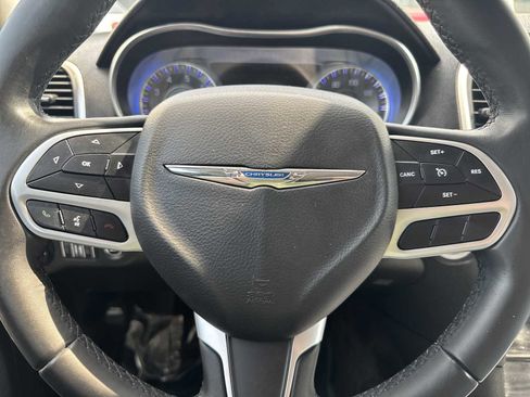Used 2018 Chrysler 300 Touring image 21
