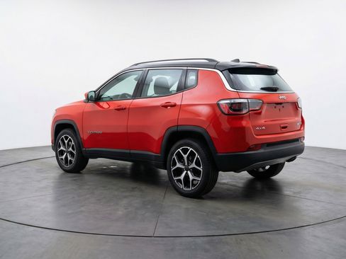 Used 2025 Jeep Compass Limited image 6