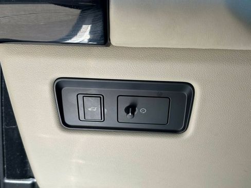 Used 2019 Land Rover Range Rover Long Wheelbase Supercharged image 37