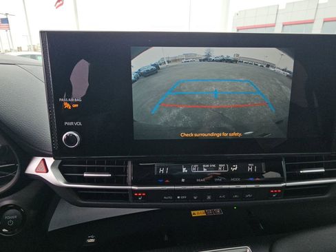 Used 2026 Toyota Sienna XLE image 17