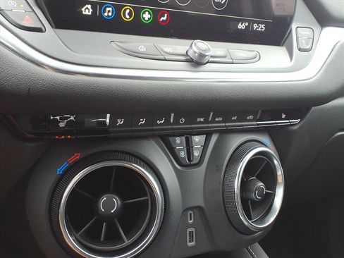 Used 2023 Chevrolet Blazer LT w/ Convenience Package image 10