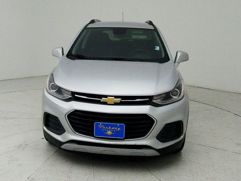 Used 2019 Chevrolet Trax LT w/ LT Convenience Package FWD image 2