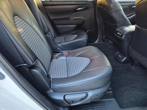 Used 2023 Toyota Highlander XSE FWD image 20