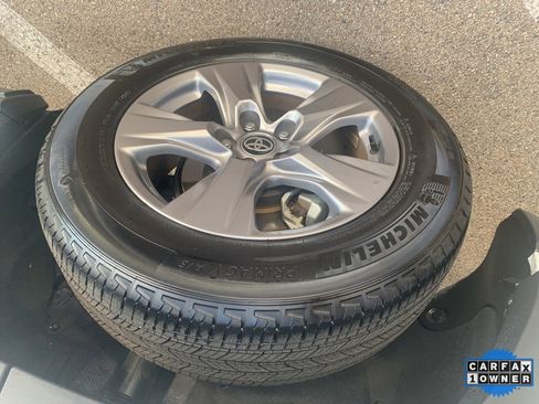 Used 2025 Toyota RAV4 XLE image 33