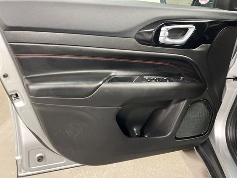 Used 2025 Jeep Compass Trailhawk image 24