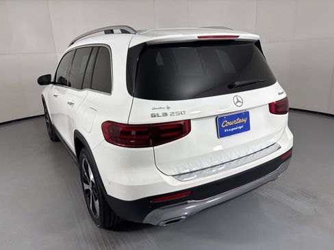 Used 2025 Mercedes-Benz GLB 250 4MATIC image 6