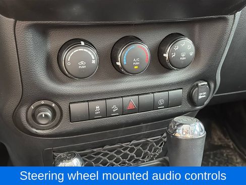 Used 2017 Jeep Wrangler Unlimited Sahara w/ Connectivity Group AWD/4WD image 20