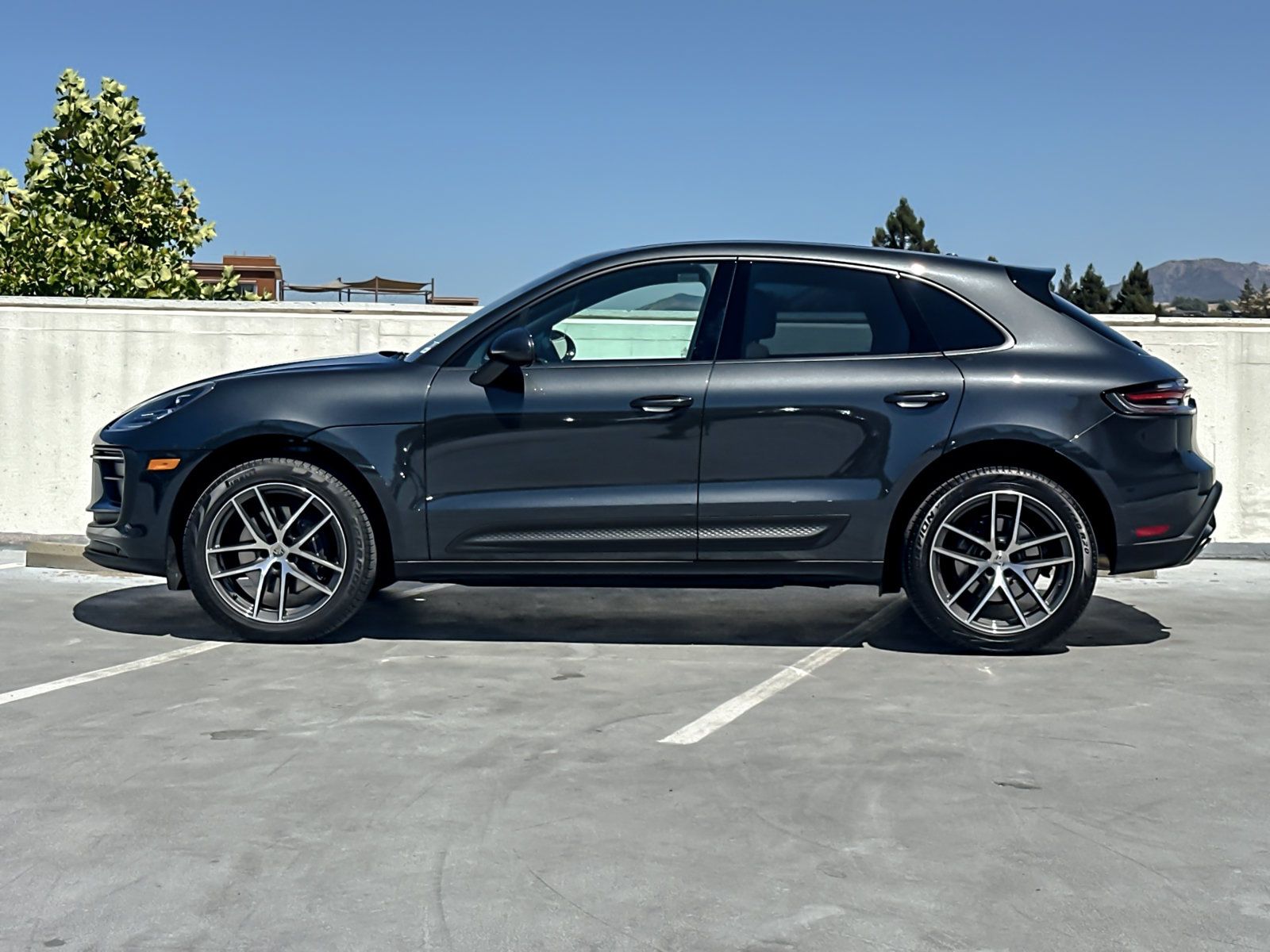 Certified 2026 Porsche Macan AWD/4WD image 3