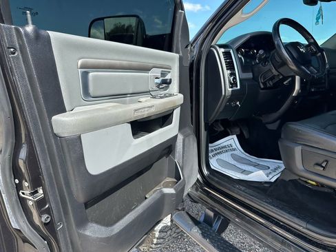 Used 2017 RAM 2500 Big Horn w/ Sport Appearance Group AWD/4WD image 33