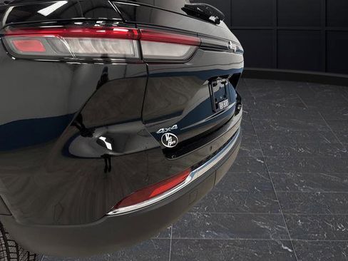 Used 2023 Jeep Grand Cherokee Laredo w/ Luxury Tech Group I image 31