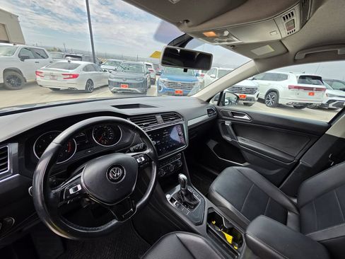 Used 2018 Volkswagen Tiguan SE FWD image 13