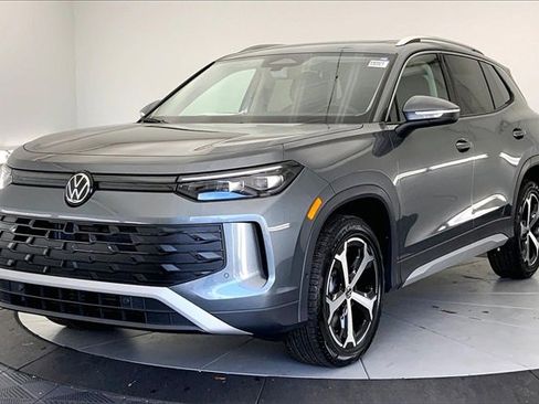 New 2026 Volkswagen Tiguan SE image 2