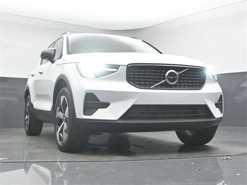 New 2026 Volvo XC40 B5 Core w/ Climate Package image 35