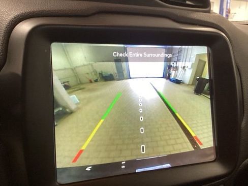 Used 2023 Jeep Renegade Limited image 14