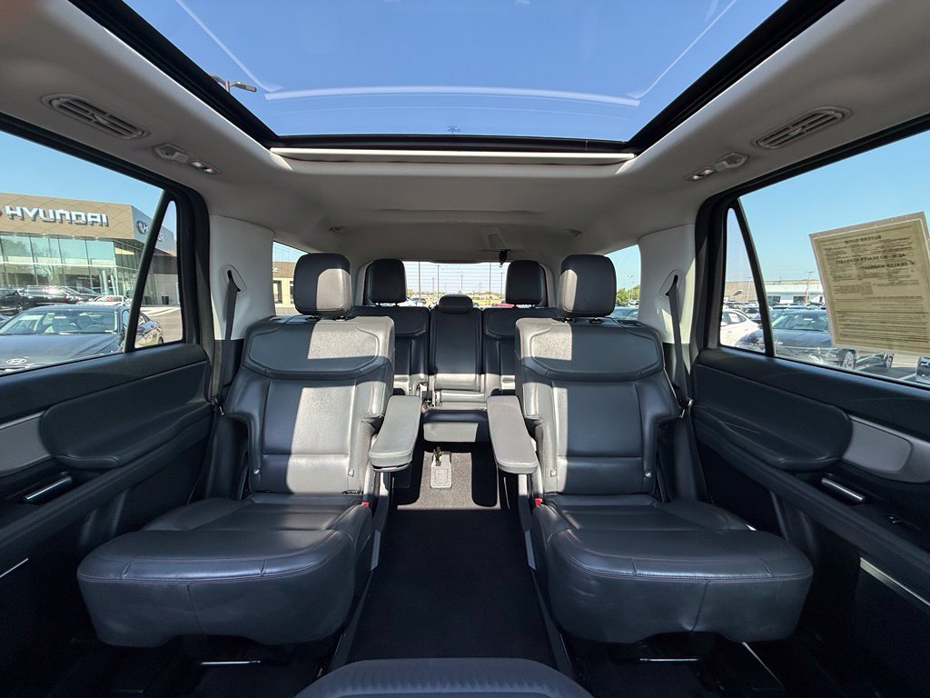 Used 2025 Ford Expedition Active AWD/4WD image 32