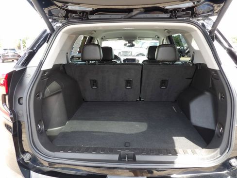 Used 2022 GMC Terrain SLT w/ Infotainment Package II AWD/4WD image 9