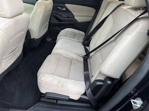 Used 2022 Chevrolet Traverse LS image 22