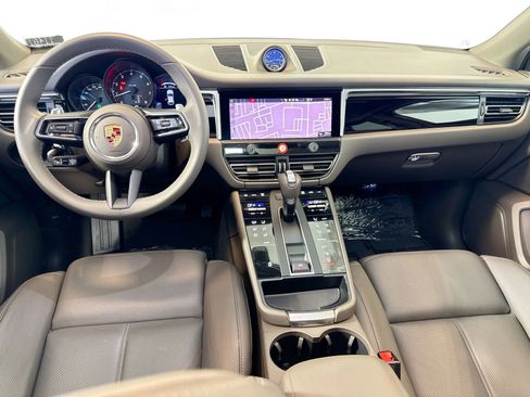 Certified 2025 Porsche Macan image 20