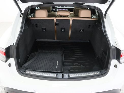Used 2023 Porsche Macan S image 34
