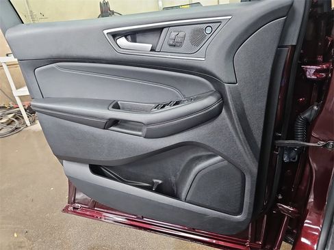 Used 2024 Ford Edge Titanium image 24