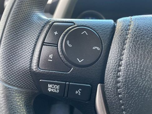 Used 2017 Toyota RAV4 LE image 18