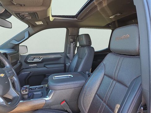 Used 2022 Chevrolet Silverado 1500 High Country w/ High Country Premium Package image 13