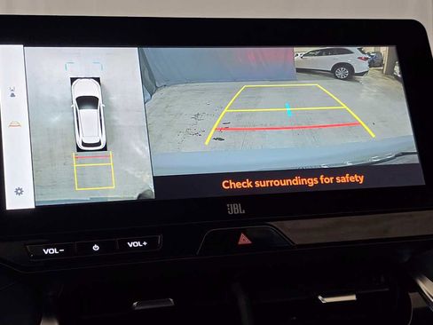 Used 2024 Toyota Venza Limited image 28