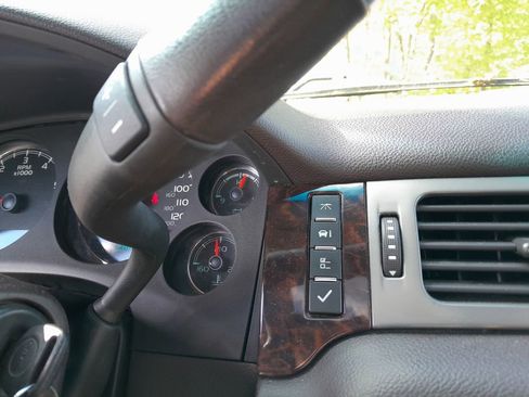 Used 2012 GMC Yukon Denali AWD/4WD image 22