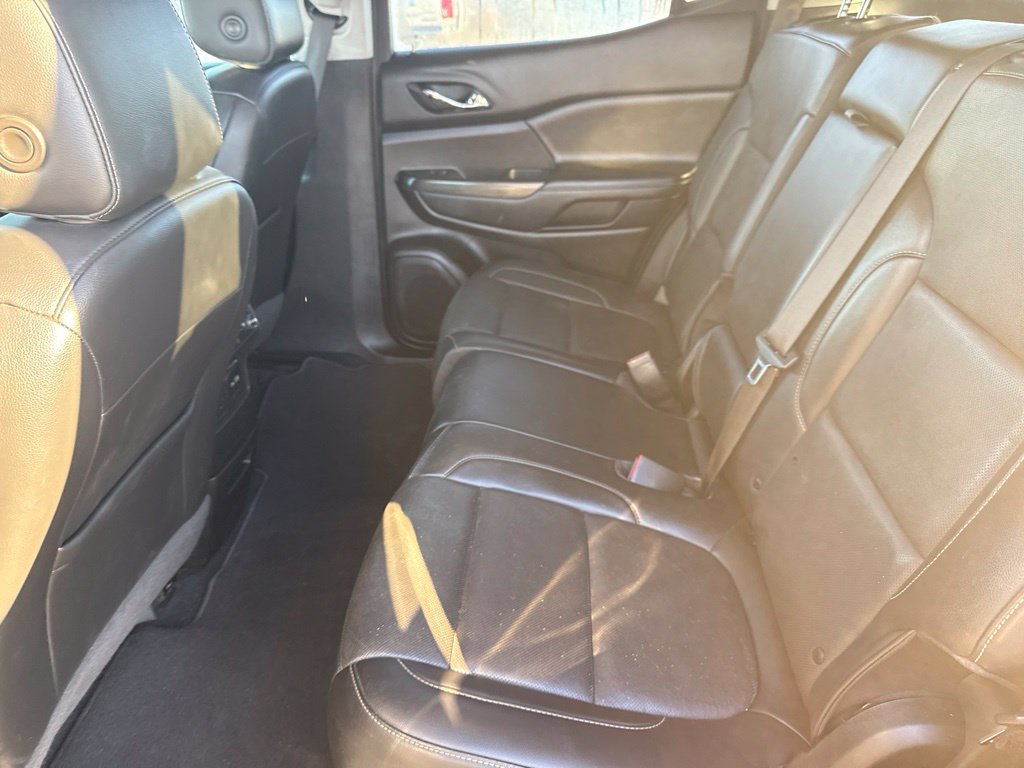 Used 2023 GMC Acadia SLT AWD/4WD image 12