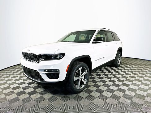 New 2025 Jeep Grand Cherokee Limited image 4