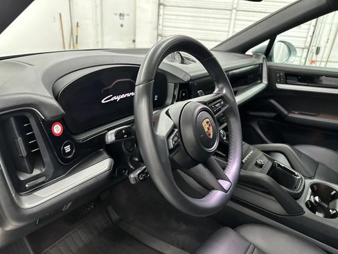 Used 2024 Porsche Cayenne Coupe AWD/4WD image 13