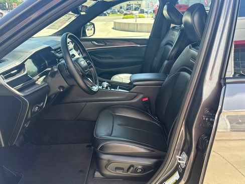 Used 2022 Jeep Grand Cherokee Overland AWD/4WD image 10