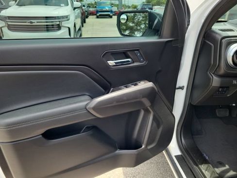 Used 2024 Chevrolet Colorado LT RWD image 17