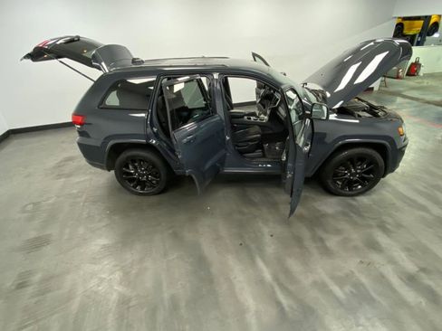 Used 2017 Jeep Grand Cherokee Altitude image 52