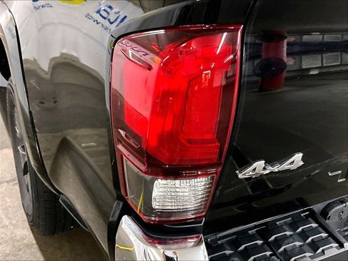 Certified 2023 Toyota Tacoma SR5 AWD/4WD image 32