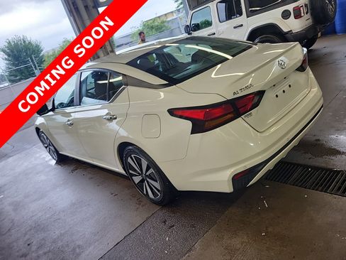 Used 2021 Nissan Altima 2.5 SV FWD image 3