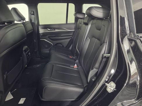 New 2026 Jeep Grand Cherokee Limited w/ Limited Altitude Package AWD/4WD image 17