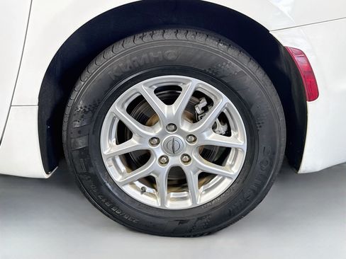 Used 2022 Chrysler Pacifica Touring-L FWD image 37