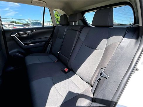 Used 2025 Toyota RAV4 XLE FWD image 29