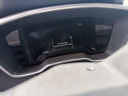 Used 2025 Toyota Corolla Cross XLE w/ Convenience Package FWD image 12
