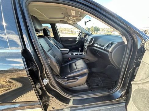 Used 2012 Jeep Grand Cherokee Laredo w/ Laredo E Group image 29