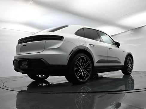 Used 2025 Porsche Macan Electric image 46