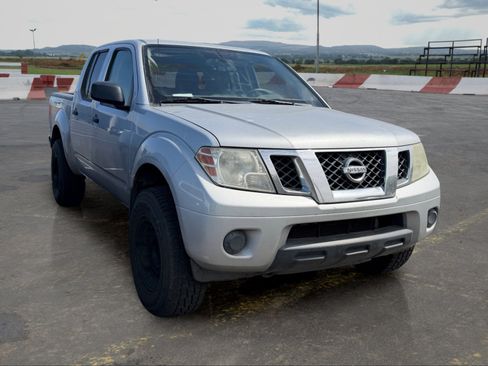Used 2019 Nissan Frontier SV AWD/4WD image 2
