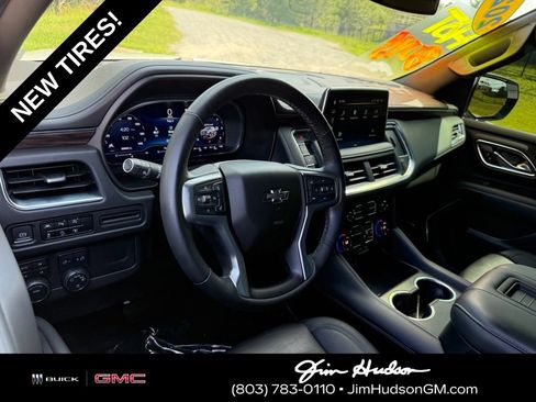 Used 2023 Chevrolet Suburban Z71 w/ Luxury Package AWD/4WD image 4