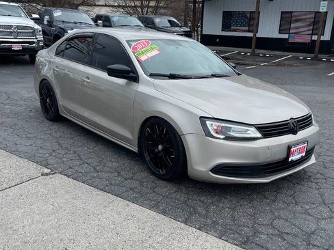Used 2013 Volkswagen Jetta S image 8