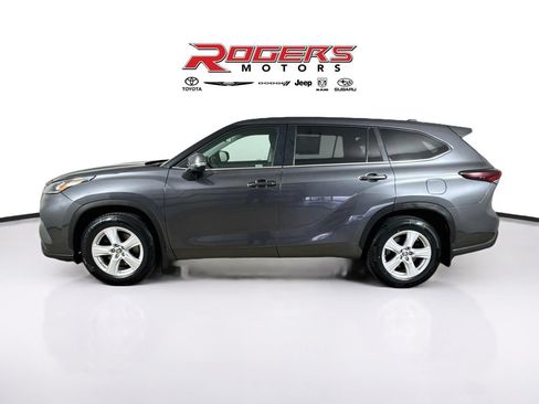 Used 2024 Toyota Highlander LE AWD/4WD image 9