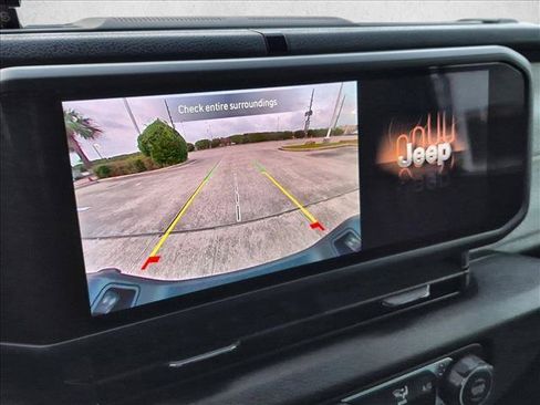 Certified 2025 Jeep Gladiator Sport AWD/4WD image 12