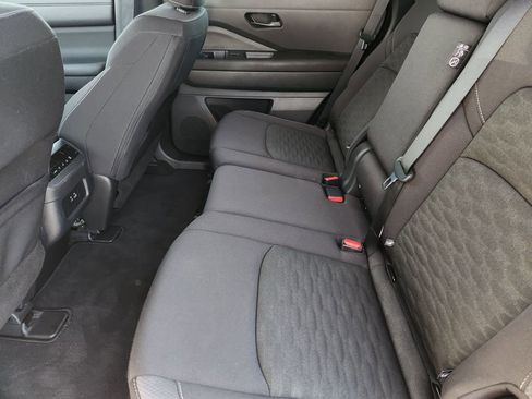 Used 2025 Nissan Pathfinder SV image 31