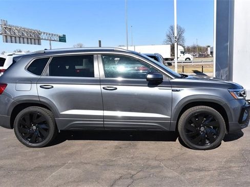 Used 2024 Volkswagen Taos SEL image 5