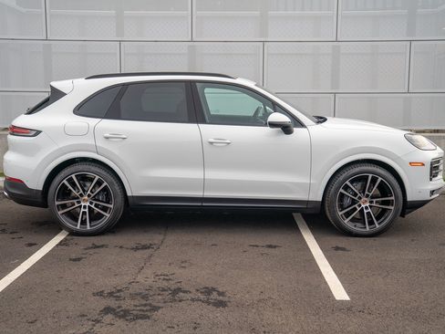 Certified 2026 Porsche Cayenne AWD/4WD image 8